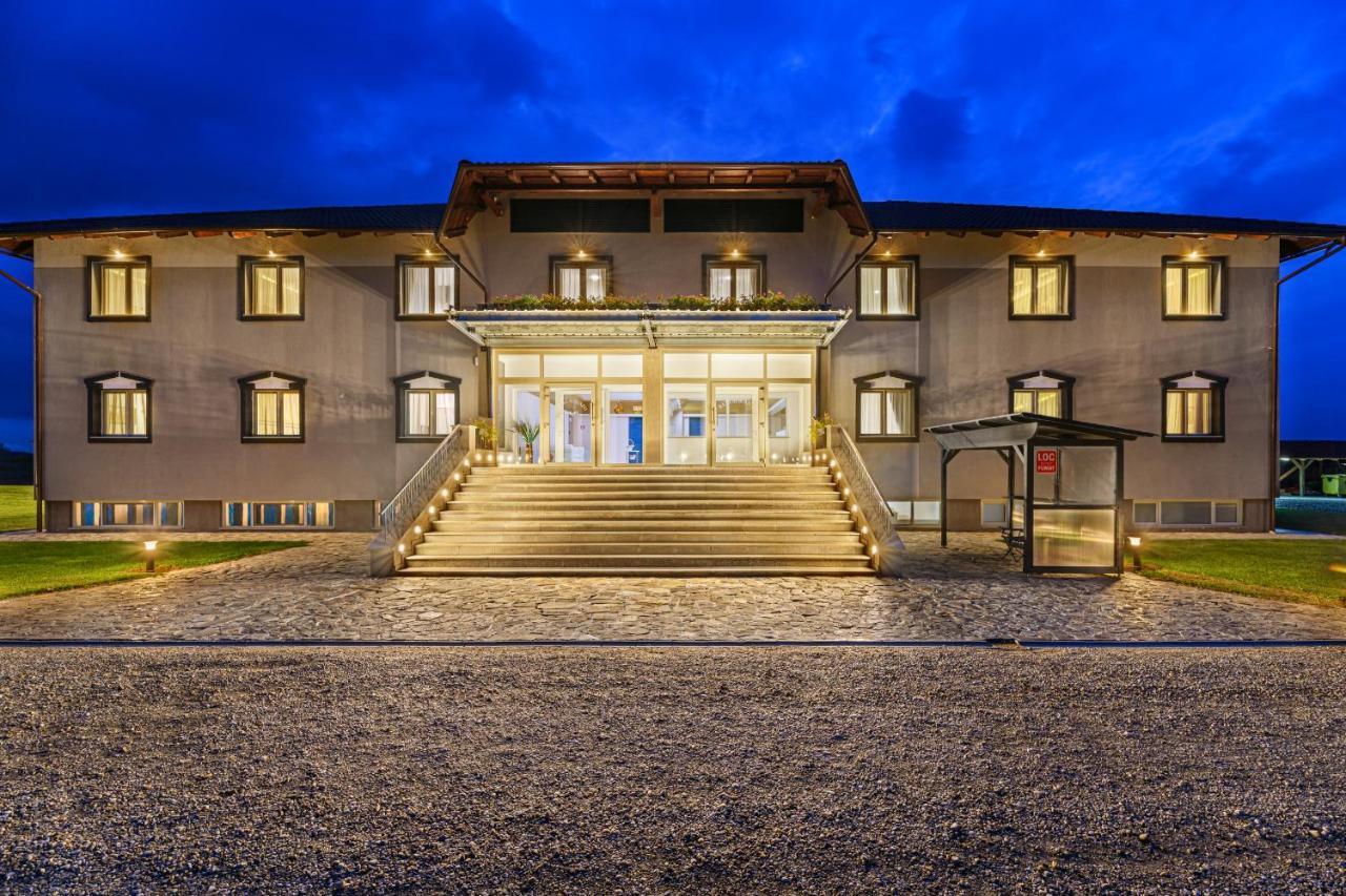 Stejarii Resort Ineu  Dış mekan fotoğraf